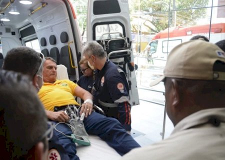 Obstrução intestinal de Bolsonaro foi resolvida em cirurgia, diz boletim médico