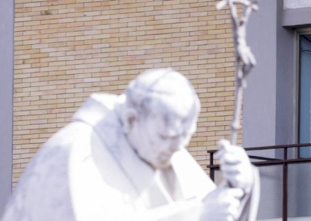 Nas meditações da Via Sacra, papa critica 'economia que mata'