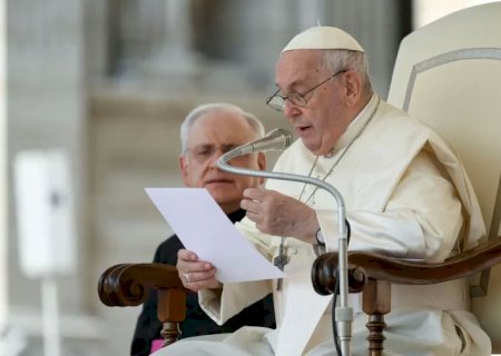 Papa quer participar de bênção de Páscoa, diz Vaticano