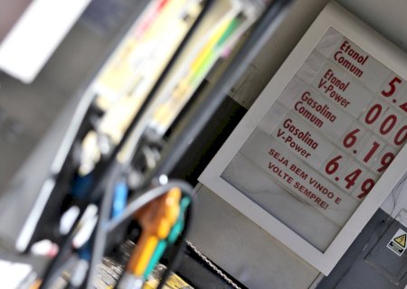 Gasolina: quanto vai custar para completar o tanque no feriado | Radar Econômico
