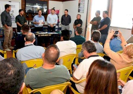 Frente Parlamentar do Leite debate legislação e crescimento econômico na Expogrande