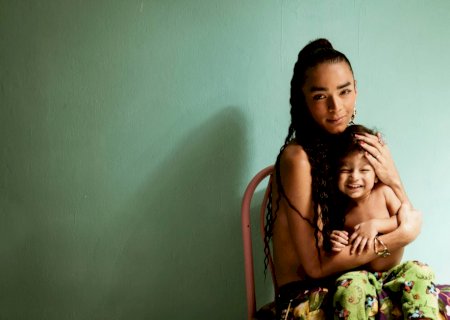 Mães trans conseguem amamentar com lactação induzida, mas sofrem preconceito até de médicos