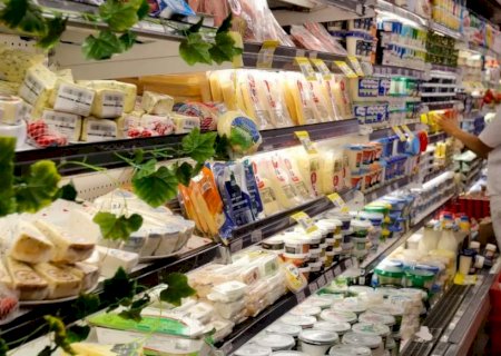 Preços dos alimentos cairão mais nas próximas semanas, diz ministro