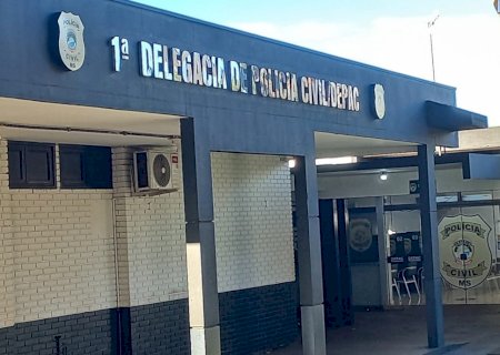 Jovem invade casa da ex-namorada e a ameaça com faca de cozinha