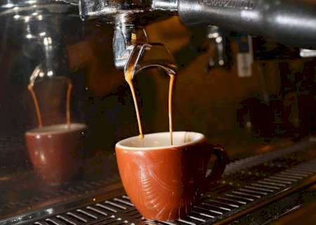 Faz mal tomar café durante as refeições?