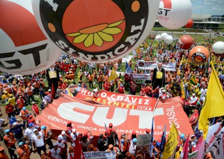 Trabalhadores pagam R$ 2,2 bi a menos com fim de imposto sindical