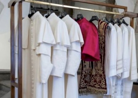 Vaticano já separa “vestes papais” em 3 tamanhos para novo papa