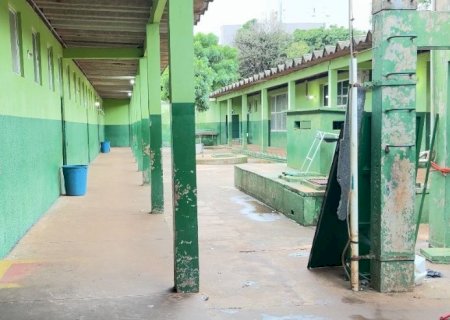 Deputado Renato Câmara pede ação urgente para reformar escola histórica de Dourados