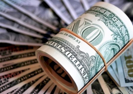 Dólar sobe e Bolsa cai após governo sinalizar alternativa ao IOF