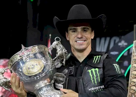 Peão de MS conquista tricampeonato mundial de montaria em touros nos Estados Unidos