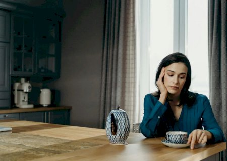 Amor Não Cura Solidão: A Diferença entre Companhia e Preenchimento