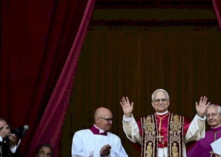 Papa pede fim da guerra de palavras e libertação de jornalistas presos
