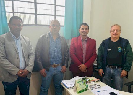 Taquarussu: Vereadores e Secretário de Agricultura de Taquarussu buscam apoio técnico para projetos no PA Bela Manhã