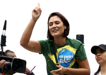 Partidos de esquerda se opõem à homenagem que será feita a Michelle Bolsonaro