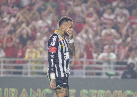 Santos deve renovar com Neymar? Comentaristas opinam sobre o futuro do atacante no Brasil