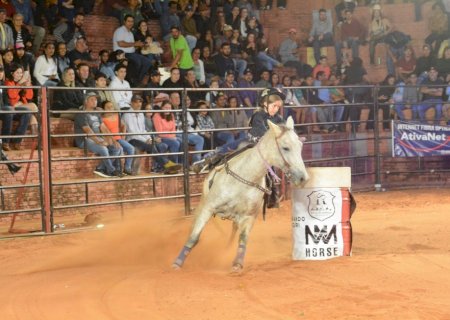 A Jovem Campeã dos Três Tambores: A História de Heloísa Duarte Salmen Roberto