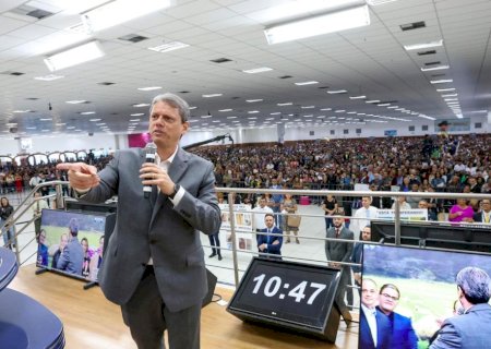 Tarcísio leva palavra em culto da Mundial: ‘Deus não abandona nenhum filho’