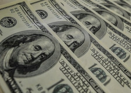 Dólar recua e atinge R$ 5,48, menor cotação desde outubro do ano passado