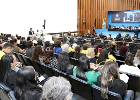 Com plenário lotado, seminário troca experiências no país na proteção dos idosos