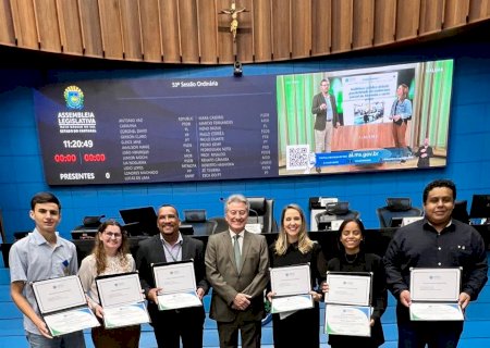 Deputado Hashioka e presidente Gerson entregam moção de congratulação a IFMS de Nova Andradina