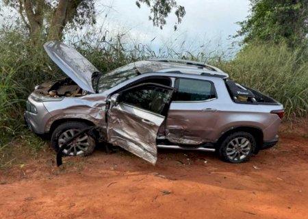 Batida entre carro e caminhonete deixou grávida ferida em Batayporã