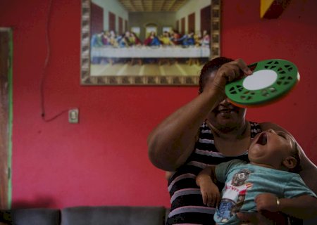 Congresso derruba veto e retoma pensão vitalícia a crianças com microcefalia