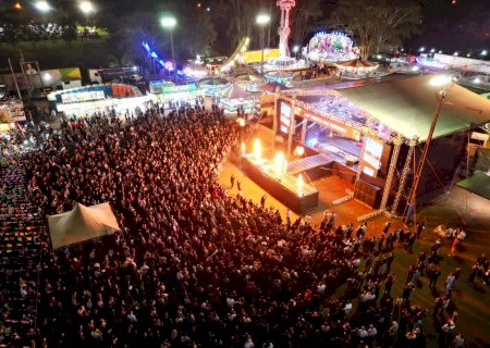 Tradição e vibração: quadrilhas e sertanejo de Clayton & Romário agitam a abertura da Festa do Sereno
