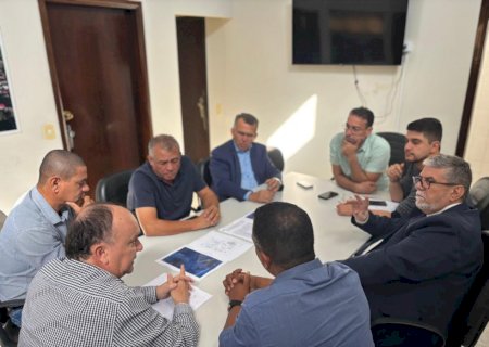 Reunião para elaboração de projeto de lei sobre novo ponto de embarque e desembarque no Rio Ivinhema é realizada em Taquarussu