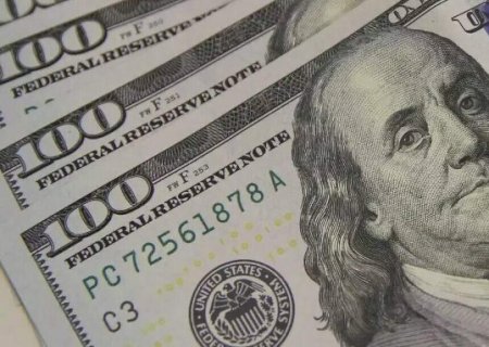 Dólar fecha em R$ 5,54 após anúncio de pacote de impostos do governo