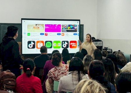 Salas de tecnologia da Escola Anízio Teixeira ganham lousa digital