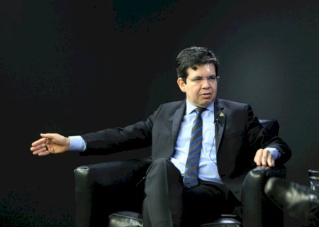 Bolsonaro resgata vídeo de Randolfe criticando Moraes e Toffoli