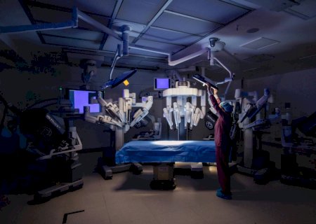 Com cirurgia robótica, angolano é operado por médico a 11 mil quilômetros de distância