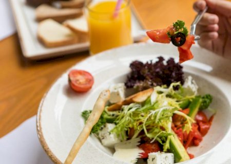 Dieta sem carne favorece a saúde do cérebro, diz novo estudo
