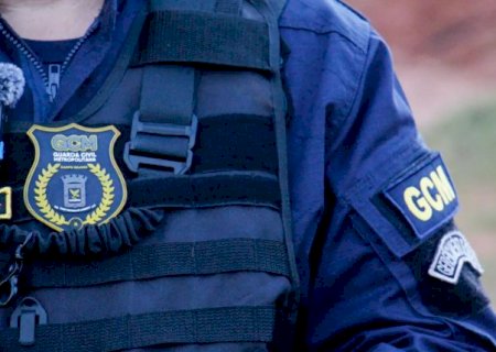 Jovem amarrado e agredido por guardas vive nas ruas e foi liberado 24h depois