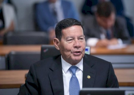 Mourão é o novo alvo de Eduardo Bolsonaro nos EUA