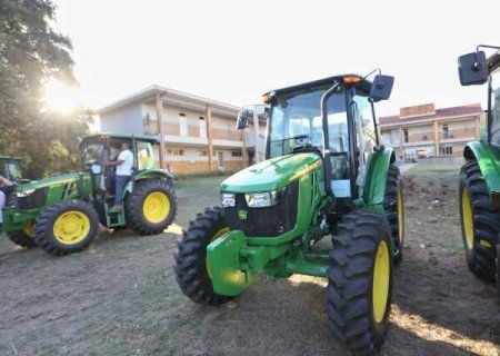 Municípios de MS são contemplados com 14 tratores para agricultura familiar