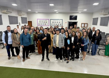 Batayporã: Palestra com Rapha Falcão encanta público com insights sobre Marketing Digital e Inteligência Artificial