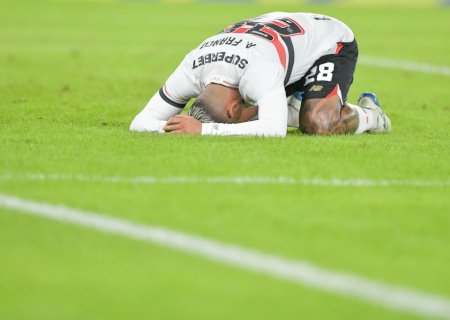 Análise: sem ver a cor da bola no Maracanã, São Paulo leva choque de realidade na estreia de Crespo