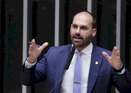 Comitiva de senadores aos EUA é o novo alvo de Eduardo Bolsonaro