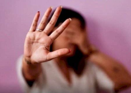 Jovem denuncia ex-companheiro por agressão; autor foi contido pela PM após resistência