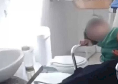 Professora presa por amarrar criança autista à cadeira é solta