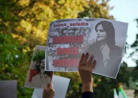 Como o Irã reprime mulheres que não seguem as regras do regime