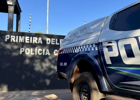 Homem é preso após furtar 'corote' de pinga em supermercado