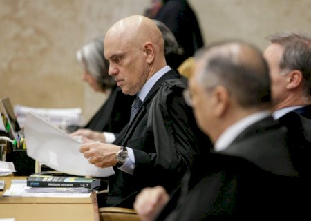 Moraes proíbe acampamentos em frente a quartéis e na Praça dos Três Poderes