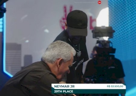 Neymar treina no Santos, vai a torneio de poker em SP e é eliminado com prêmio de R$ 53 mil
