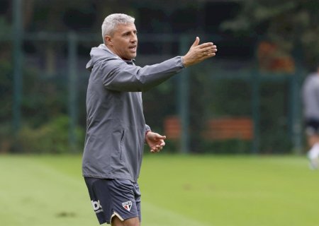 São Paulo crê em acerto rápido de rescisão de Zubeldía para ter Crespo contra o Flamengo