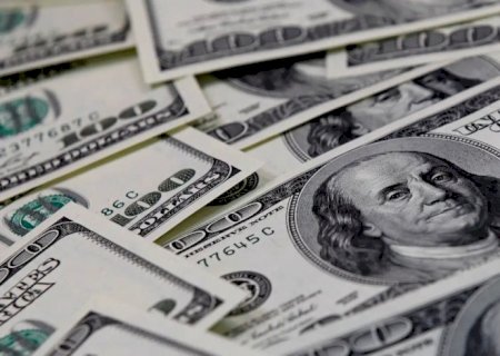 Dólar sobe para R$ 5,54, mas fecha distante da máxima do dia