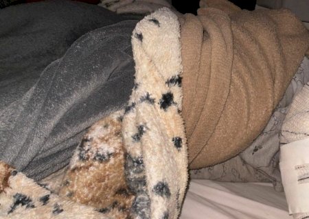 Mãe denuncia creche após filho ter o braço deslocado ao cair em solário