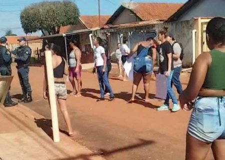 Mulheres xingam mãe de bebê morta por estupro do pai: 'não vamos matar, só bater' (vídeo)