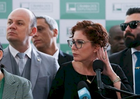 Líder do PL vai a Roma para tentar livrar Zambelli de extradição